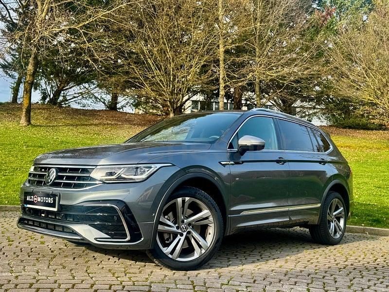 Usado VW Tiguan R-line 193 CV (141 kW) 2024 Gris / plata SUV