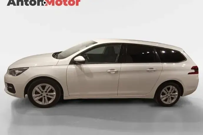 Usado Peugeot 308 SW Active 130 CV (95 kW) 2020 Blanco Familiar