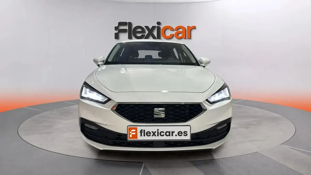 Usado Seat Leon Style 110 CV (80 kW) 2024 Blanco Berlina