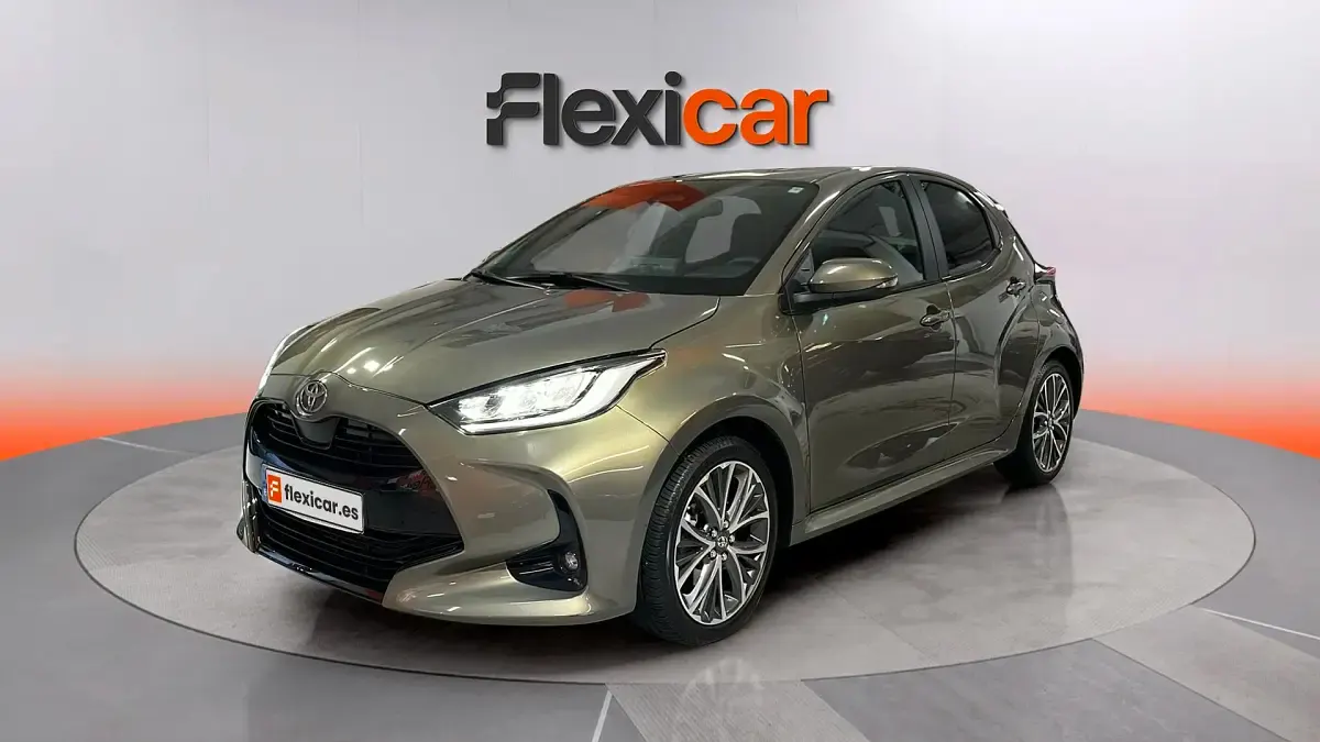 Usado Toyota Yaris Hybrid Active 116 CV (85 kW) 2024 Verde Berlina