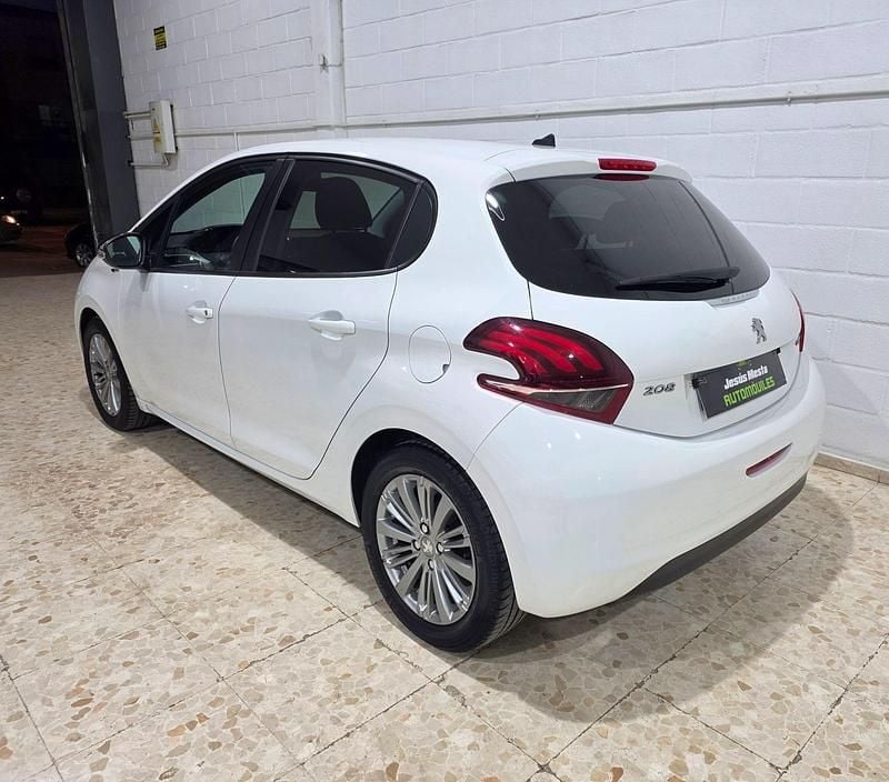 Usado Peugeot 208 Style 82 CV (60 kW) 2017 Blanco Utilitario