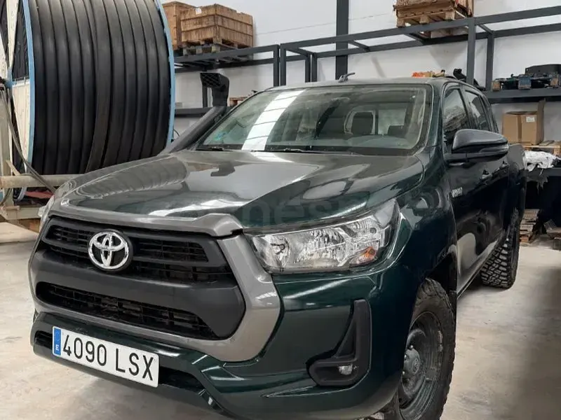 Usado Toyota HiLux 150 HP (110 kW) 2021 Verde Pickup