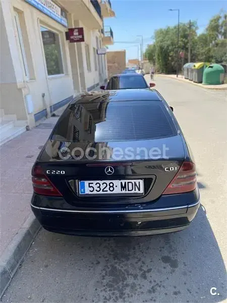Usado Mercedes C220 Elegance 143 CV (105 kW) 2002 Negro Berlina