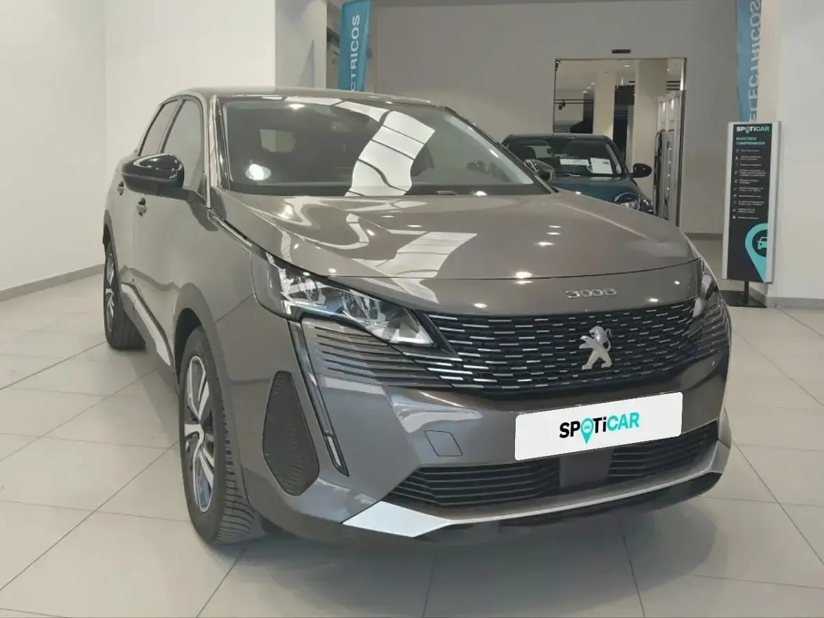 Usado Peugeot 3008 Allure 131 CV (96 kW) 2021 Gris SUV