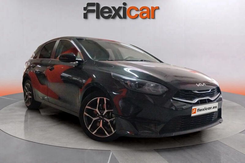 Gris Usado 2023 Kia Ceed GT-Line Berlina | 19.790 € (Precio justo) - Imagen 1/4