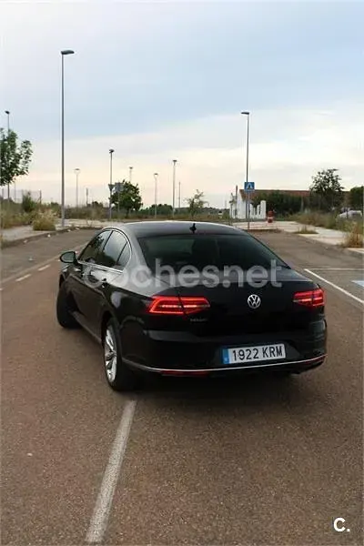 Usado VW Passat Sportline 150 CV (110 kW) 2018 Negro Berlina