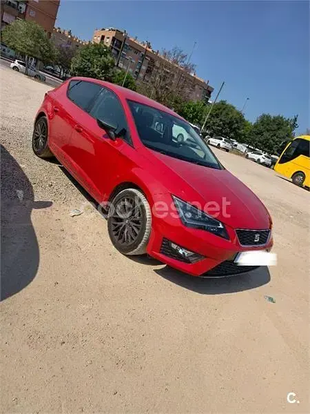 Usado Seat Leon Style 110 CV (80 kW) 2015 Rojo Berlina