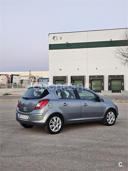 Usado Opel Corsa Selective 75 CV (55 kW) 2012 Gris / plata Utilitario