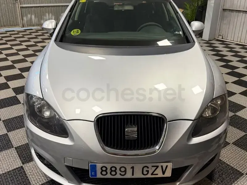 Usado Seat Leon Reference 105 CV (77 kW) 2010 Gris / plata Utilitario
