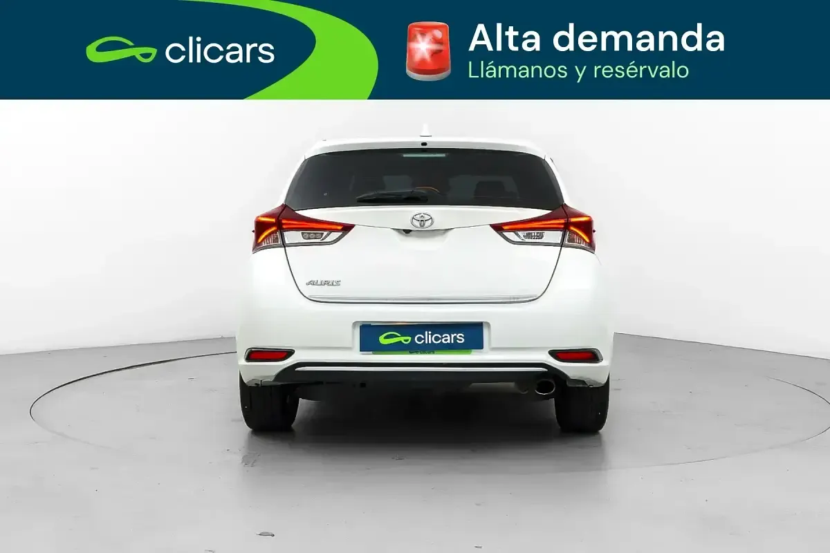 Usado Toyota Auris Business Edition 116 CV (85 kW) 2018 Blanco Berlina