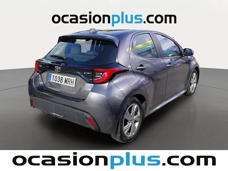 Usado Toyota Yaris Hybrid Active 116 CV (85 kW) 2024 Blanco Berlina