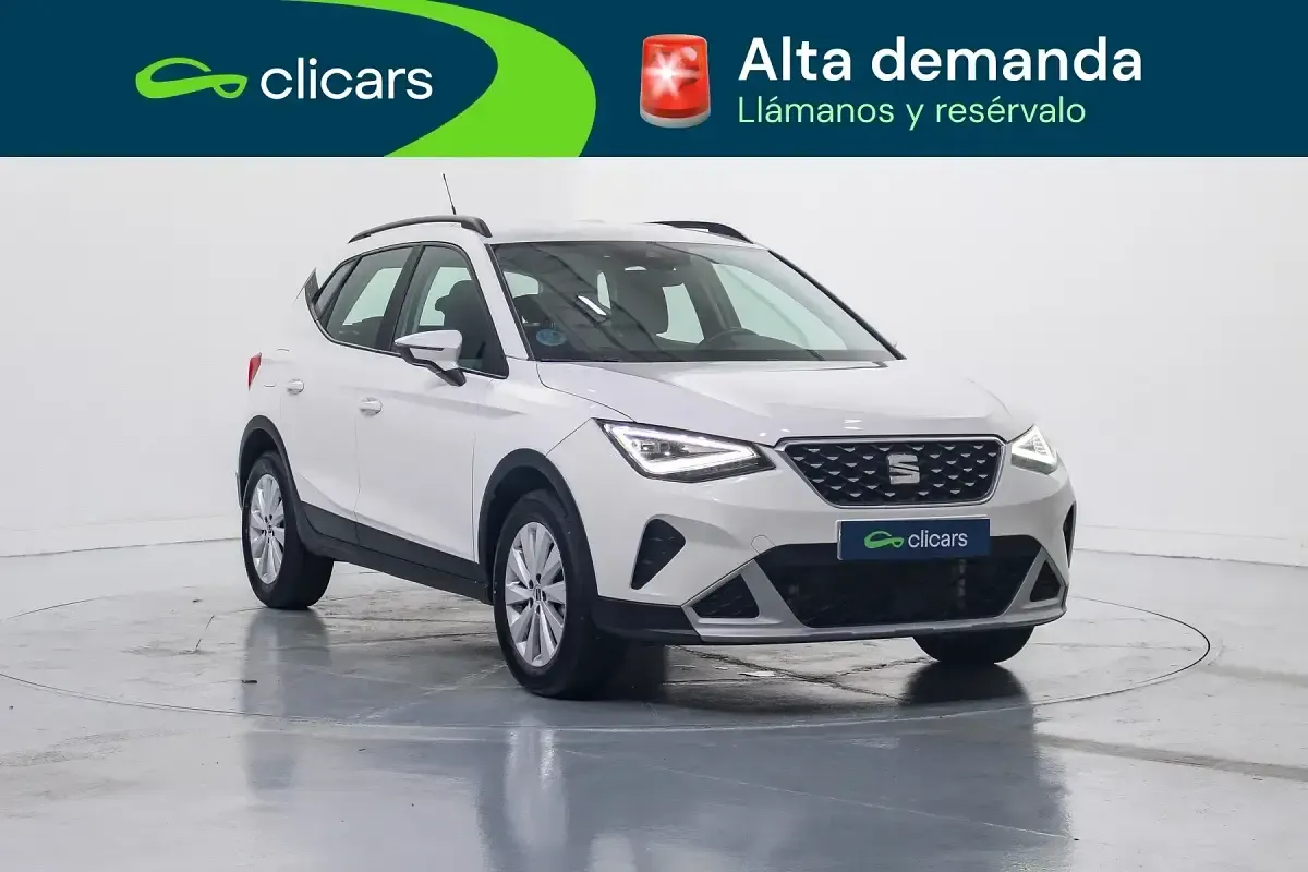 Usado Seat Arona Style 110 CV (80 kW) 2023 Blanco SUV