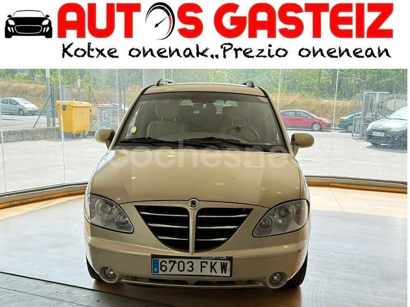 Beige Usado 2007 Ssangyong (KGM) Rodius Monovolumen | 5990 € (Precio justo) - Imagen 1/4