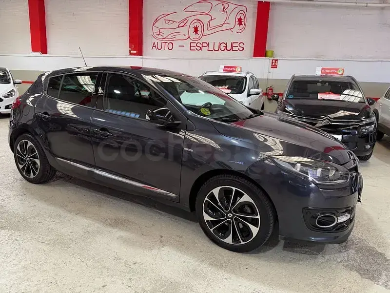 Usado Renault Mégane III Bose Edition 130 CV (95 kW) 2015 Gris / plata Berlina
