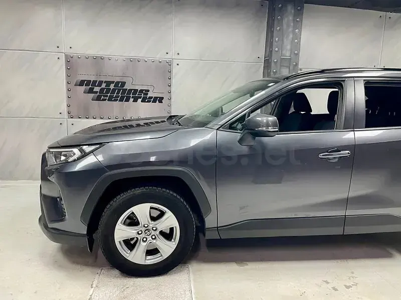 Usado Toyota RAV4 Hybrid Business Edition 218 CV (160 kW) 2020 Gris / plata SUV