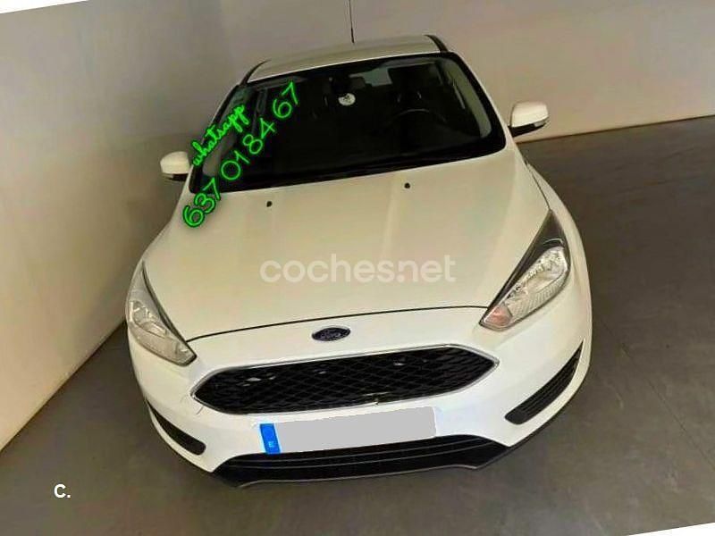 Usado Ford Focus Trend 95 CV (69 kW) 2015 Blanco Berlina