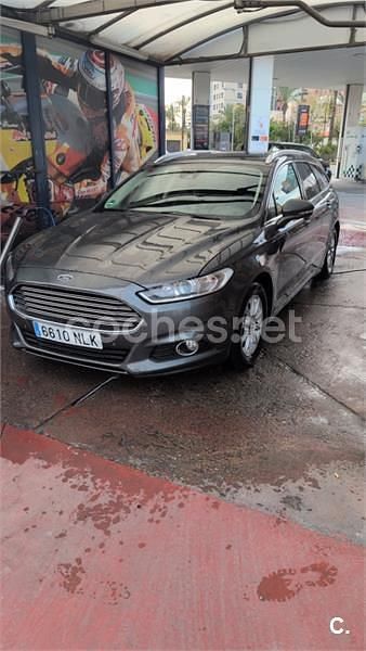 Usado Ford Mondeo Vignale 150 CV (110 kW) 2016 Gris / plata Familiar