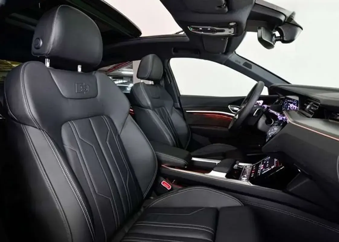Usado Audi e-tron Sportback S-Line 300 kW (408 CV) 2023 Gris SUV