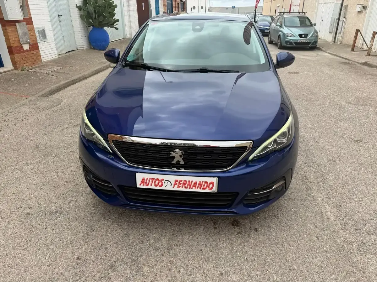 Usado Peugeot 308 Allure 130 CV (95 kW) 2019 Azul Berlina