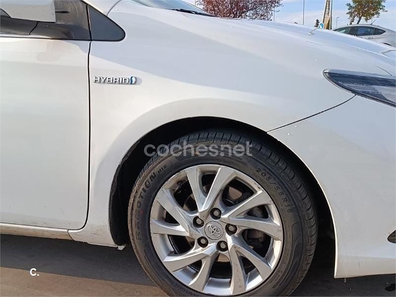 Usado Toyota Auris Hybrid Active 136 CV (100 kW) 2016 Blanco Berlina
