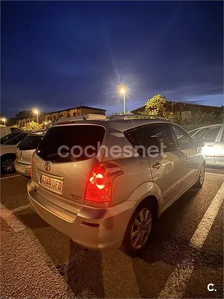 Usado Toyota Corolla Verso Luna 116 CV (85 kW) 2004 Gris / plata Monovolumen