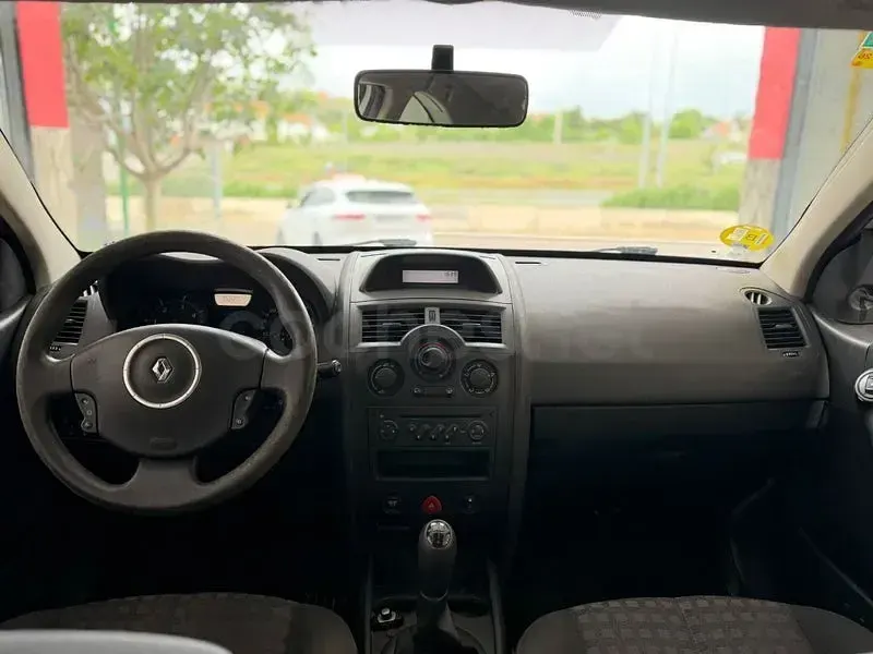 Usado Renault Mégane Authentique 85 CV (62 kW) 2006 Blanco Berlina