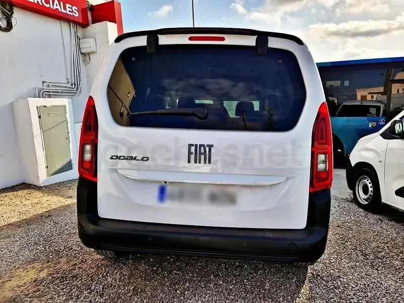 Usado Fiat Doblò 100 CV (73 kW) 2025 Blanco Monovolumen