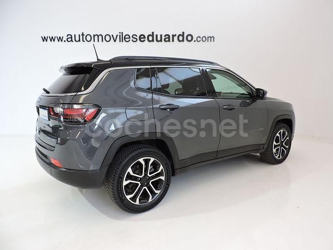 Usado Jeep Compass Limited 190 CV (139 kW) 2022 Gris / plata SUV