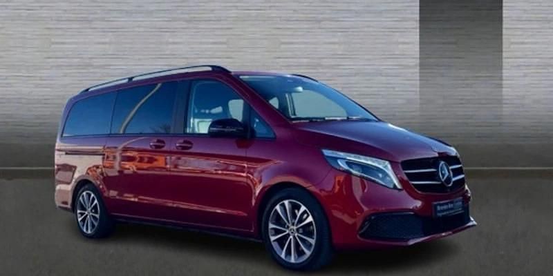 Usado Mercedes V250 Avantgarde 190 CV (139 kW) 2022 Rojo Monovolumen