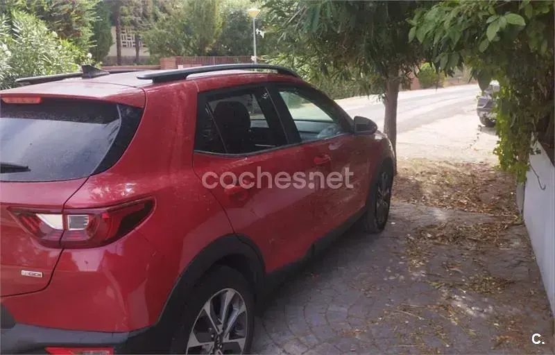 Usado Kia Stonic 100 CV (73 kW) 2020 Rojo SUV