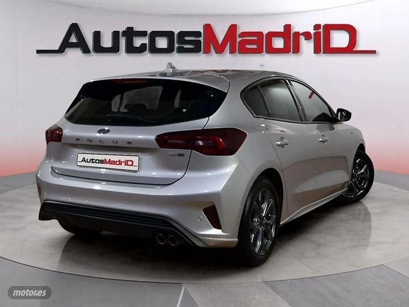 Usado Ford Focus ST-Line 125 CV (91 kW) 2023 Gris / plata Berlina