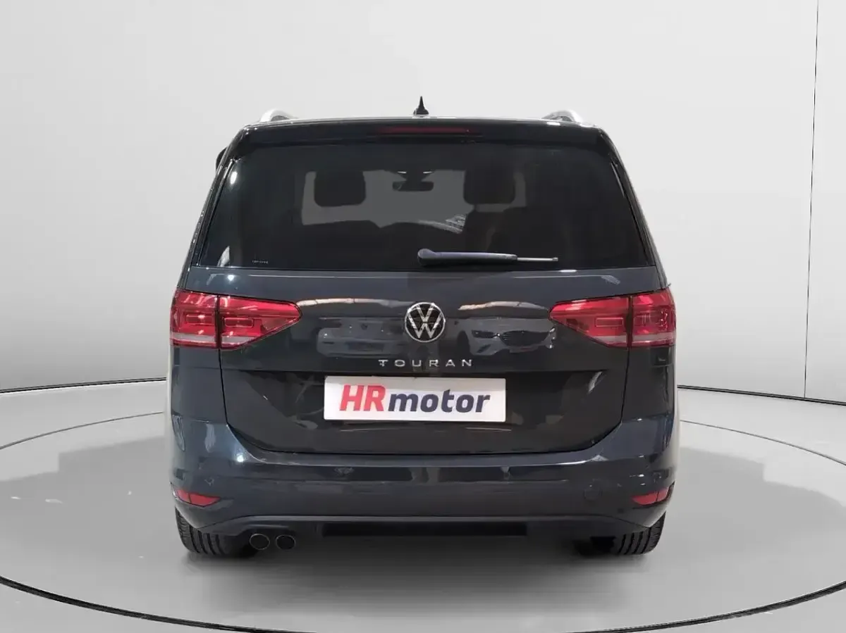 Usado VW Touran Advance 150 CV (110 kW) 2023 Gris / plata Monovolumen