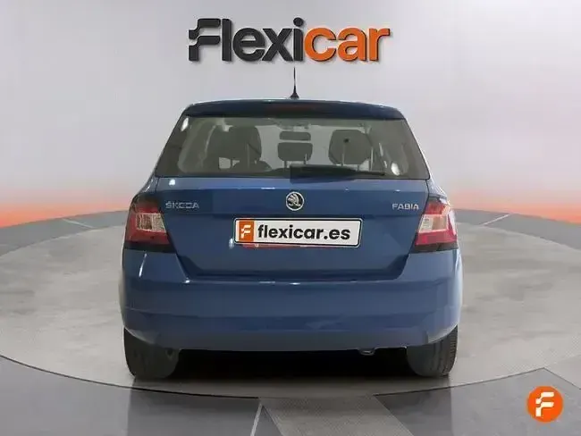 Usado Skoda Fabia Active 75 CV (55 kW) 2018 Azul Berlina