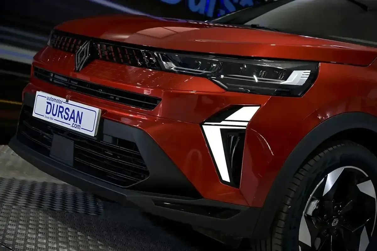 Usado Renault Captur Techno 140 CV (102 kW) 2024 Rojo SUV