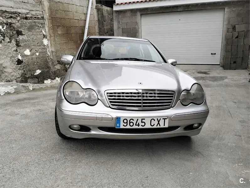 Usado Mercedes C270 Elegance 170 CV (125 kW) 2001 Gris / plata Berlina