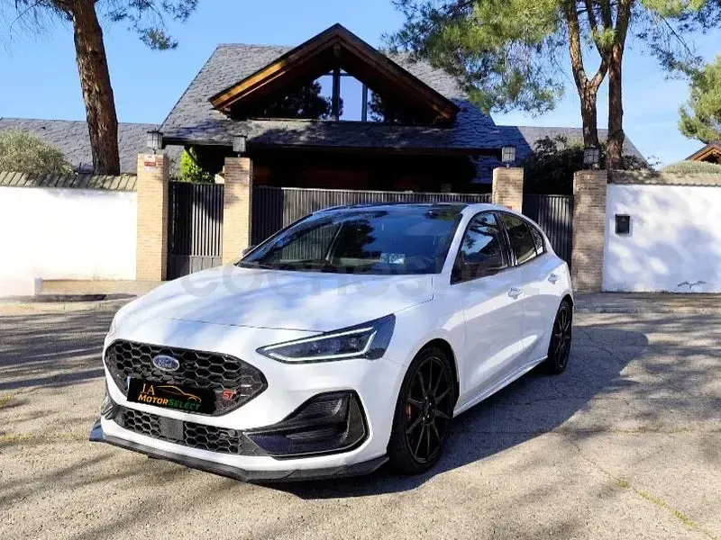 Używany Ford Focus ST 280 KM (205 kW) 2025 Biały Sedan/Limuzyna