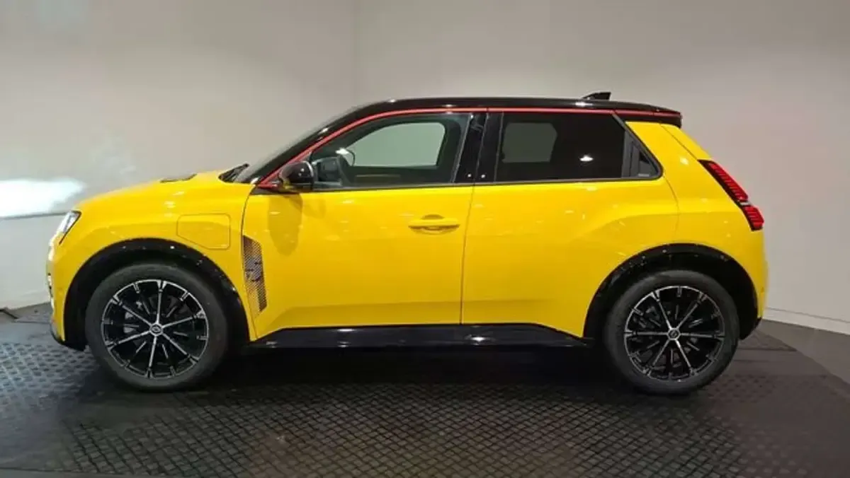 Usado Renault 5 E-Tech Iconic 110 kW (150 CV) 2026 Amarillo Berlina