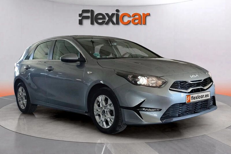 Gris Usado 2022 Kia Ceed Berlina | 13.990 € (Buen precio) - Imagen 1/4