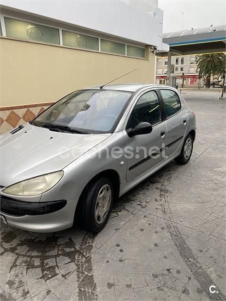 Usado Peugeot 206 60 CV (44 kW) 2002 Gris / plata Berlina