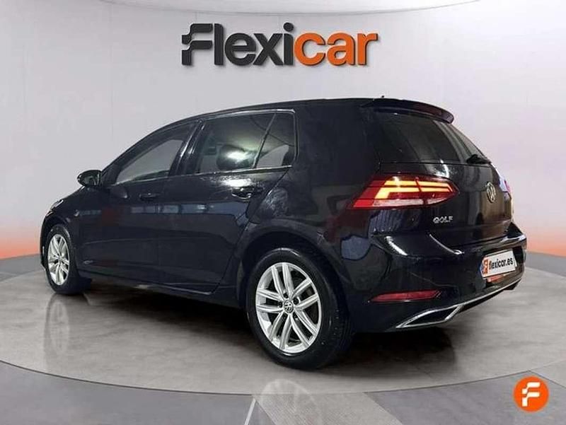 Usado VW Golf VII Advance 125 CV (91 kW) 2018 Negro Utilitario