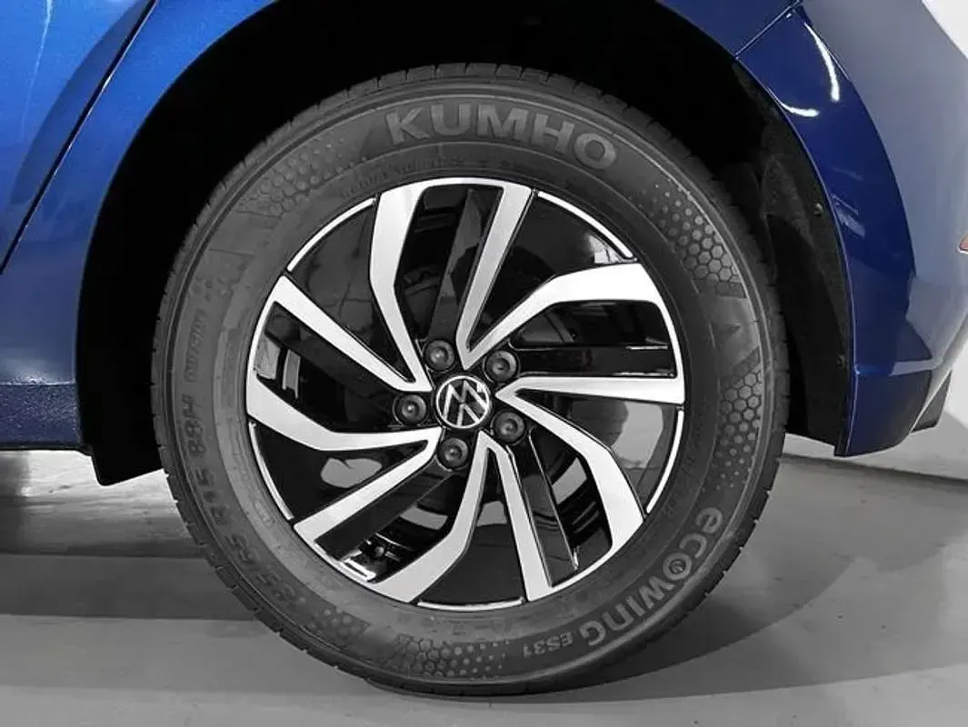 Usado VW Polo 95 CV (69 kW) 2023 Azul Utilitario