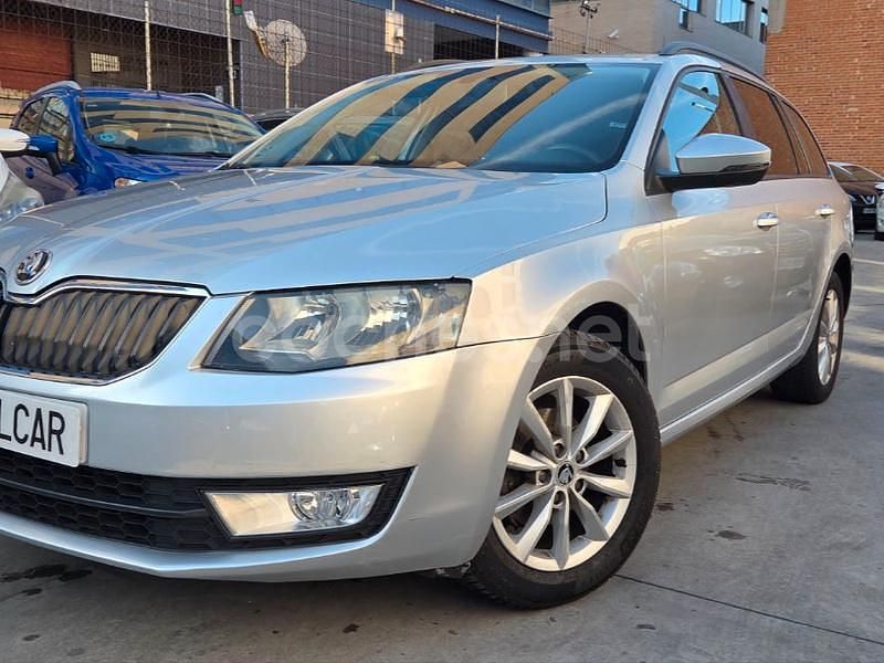 Gris / plata Usado 2014 Skoda Octavia Active Familiar | 6900 € (Precio justo) - Imagen 1/4