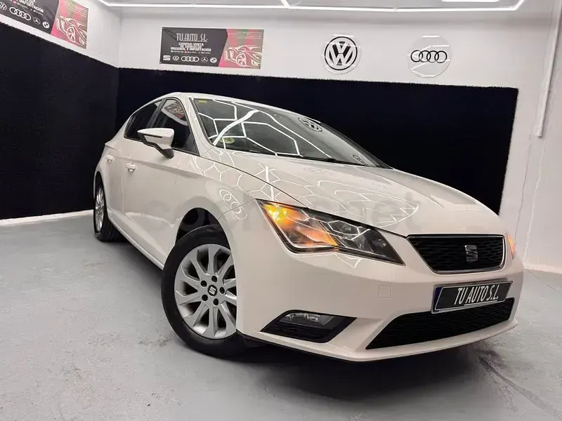 Usado Seat Leon Style 105 CV (77 kW) 2015 Blanco Berlina