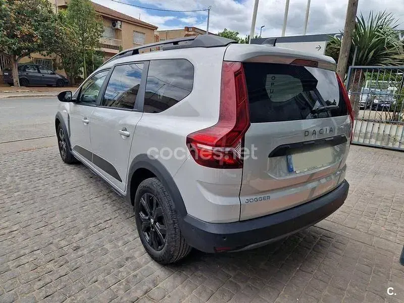 Usado Dacia Jogger Extreme 100 CV (73 kW) 2022 Blanco Monovolumen