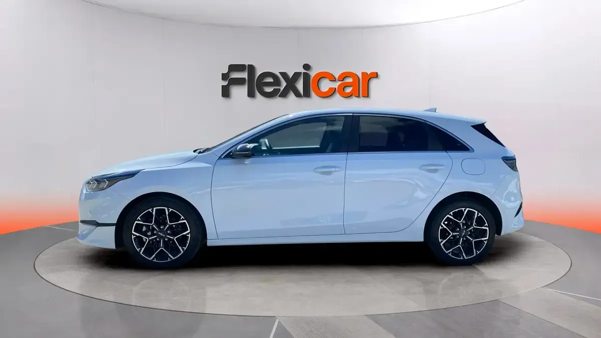 Usado Kia Ceed Style 100 CV (73 kW) 2025 Blanco Utilitario