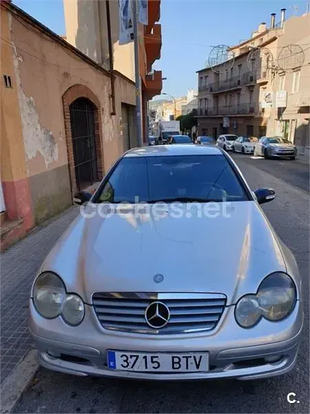 Usado Mercedes C230 197 CV (144 kW) 2001 Gris / plata Berlina