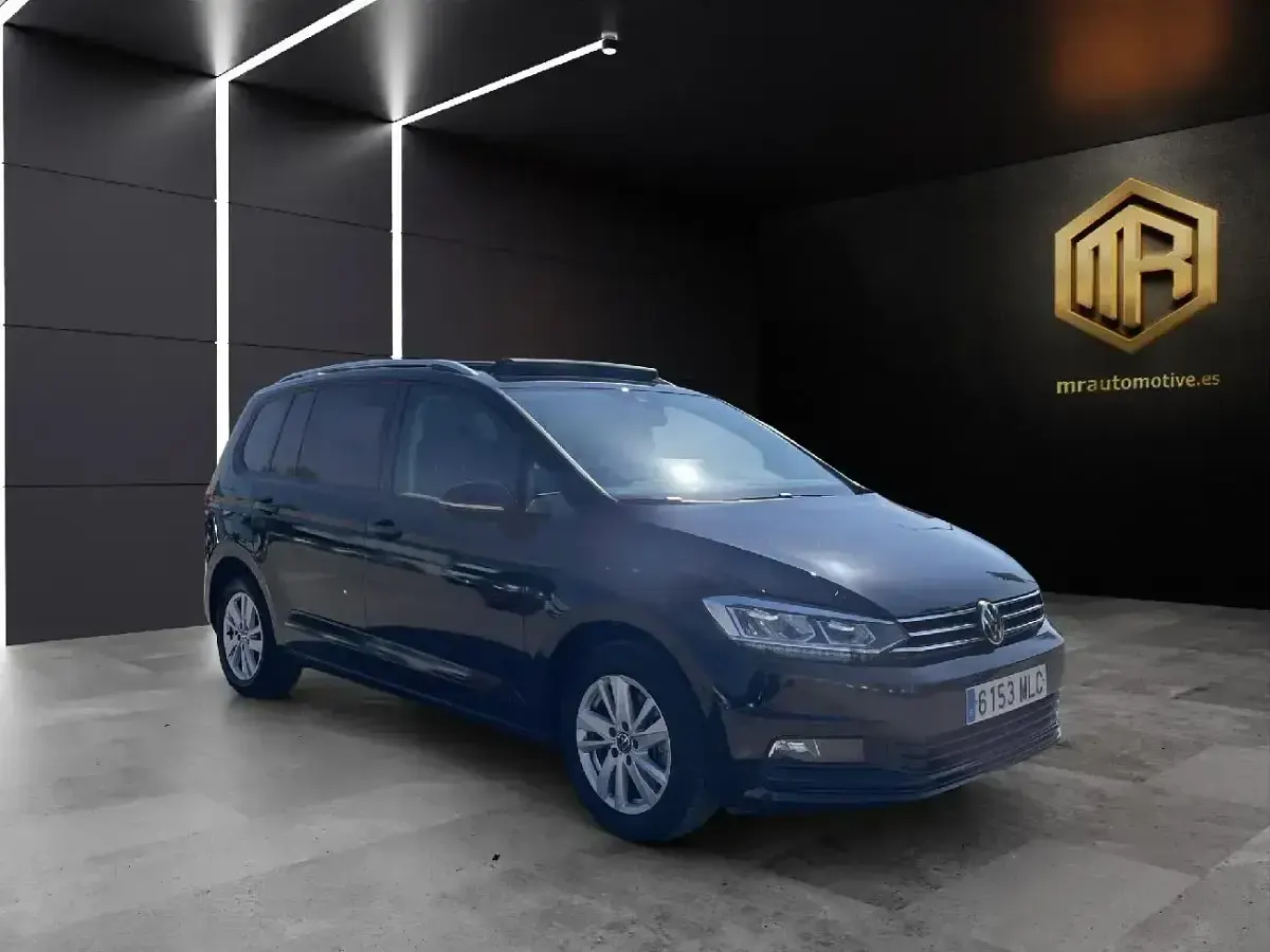 Usado VW Touran Advance 122 CV (89 kW) 2023 Negro Monovolumen
