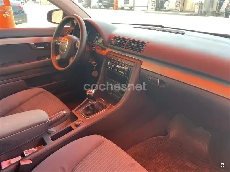 Usado Audi A4 115 CV (84 kW) 2006 Azul Berlina