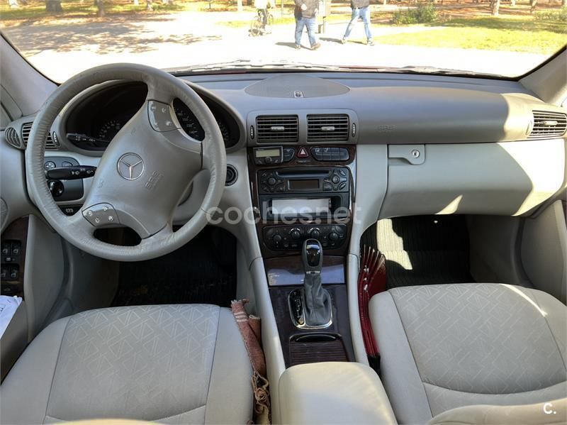 Usado Mercedes C220 Elegance 143 CV (105 kW) 2002 Granate Berlina