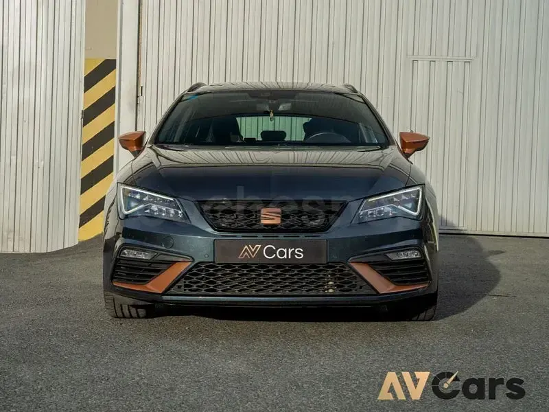 Usado Seat Leon 4Drive 300 CV (220 kW) 2019 Azul Familiar